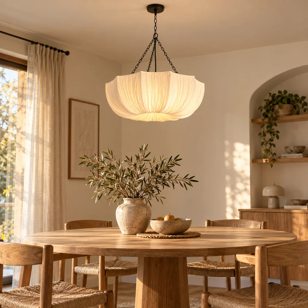 Suspension Ramatuelle version suspendue au-dessus d'une table à manger