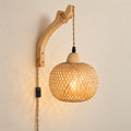 Lampe de chevet suspendue Cassis boule, bras courbé, bambou tressé