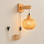 Lampe de chevet suspendue Cassis boule, support droit, bambou tressé