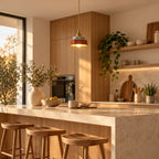 Suspension Salernes terracotta au-dessus d'un îlot de cuisine