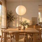 Suspension Ménerbes au-dessus d'une table à manger