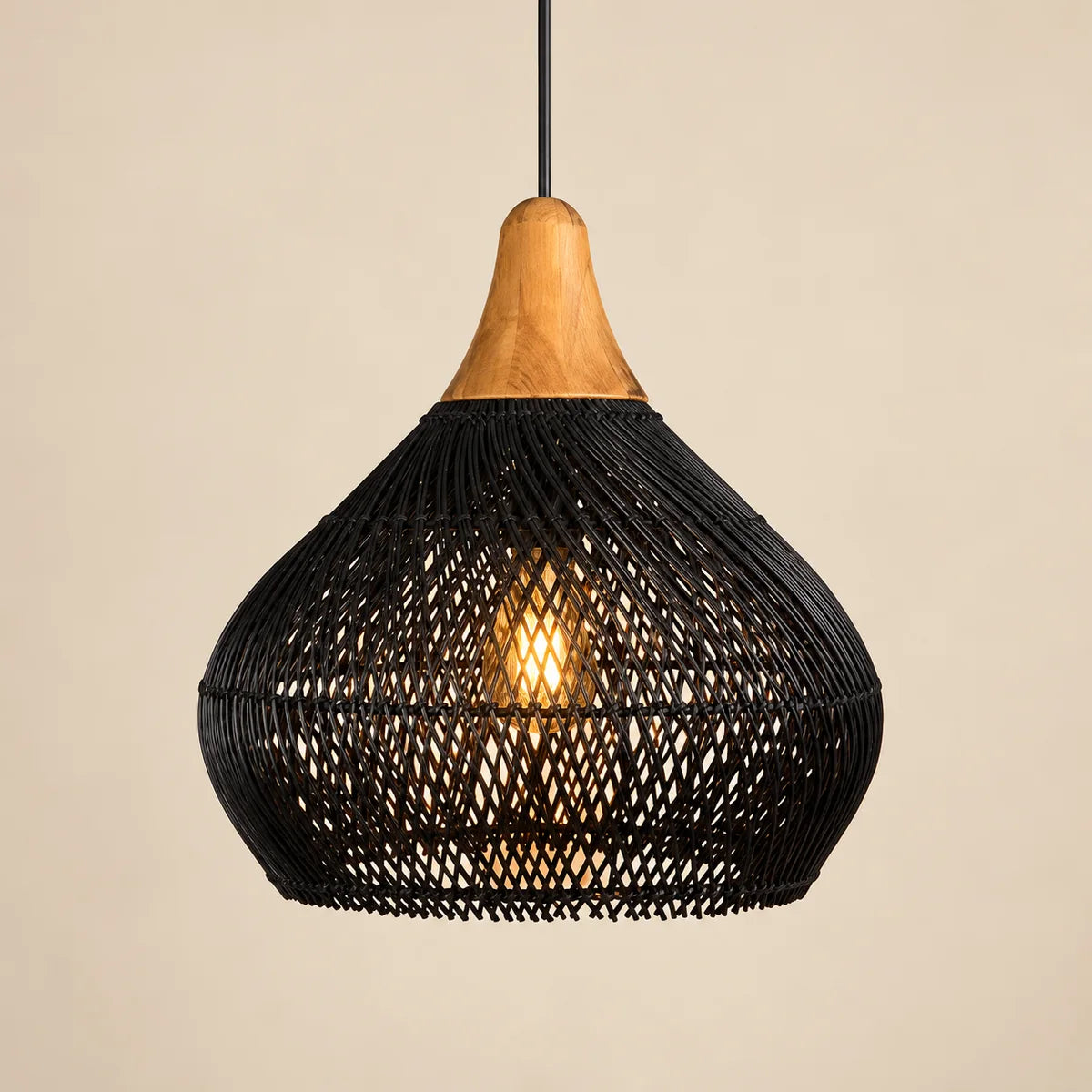 Suspension Sault bulbe · noir, rotin tressé