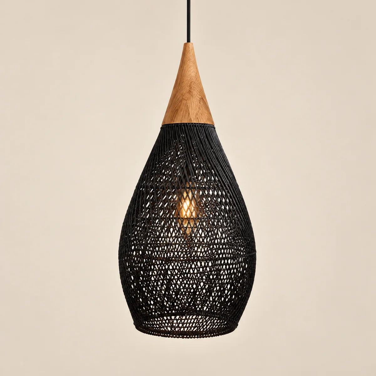 Suspension Sault grande goutte · noir, rotin tressé