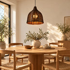 Suspension Anduze grande brun au-dessus d'une table à manger