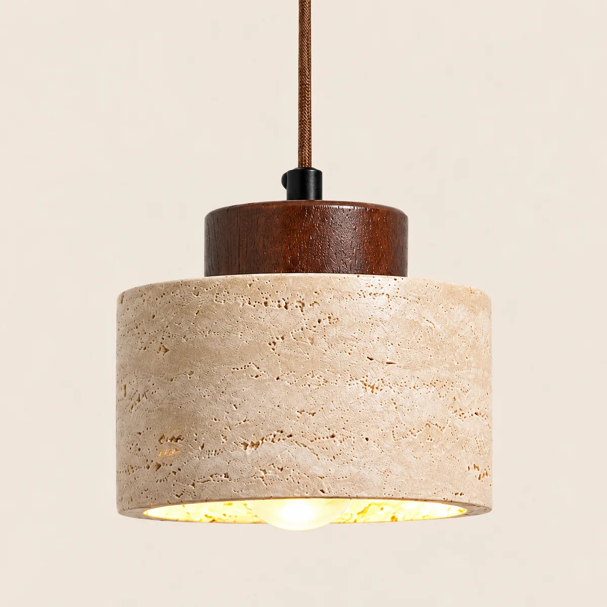 Suspension Arles courte en travertin, capuchon noyer