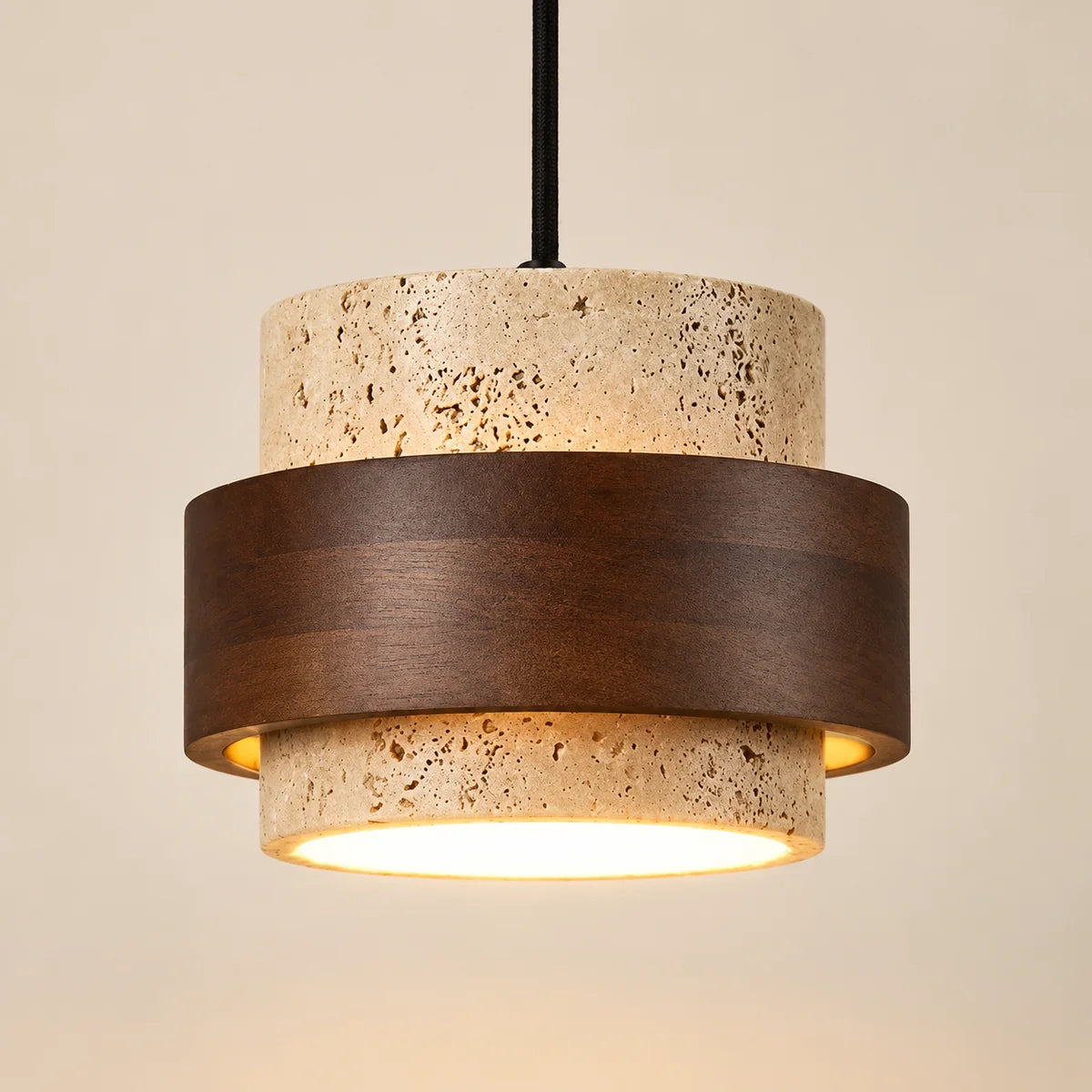 Suspension Lacoste, travertin et noyer